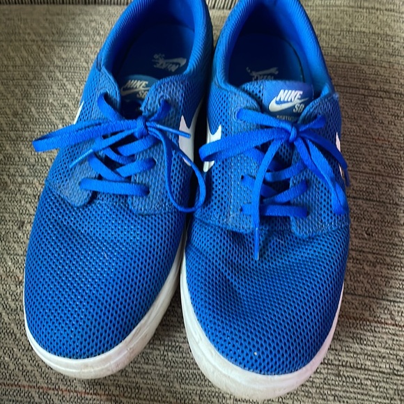 Nike size 8 - Picture 2 of 2